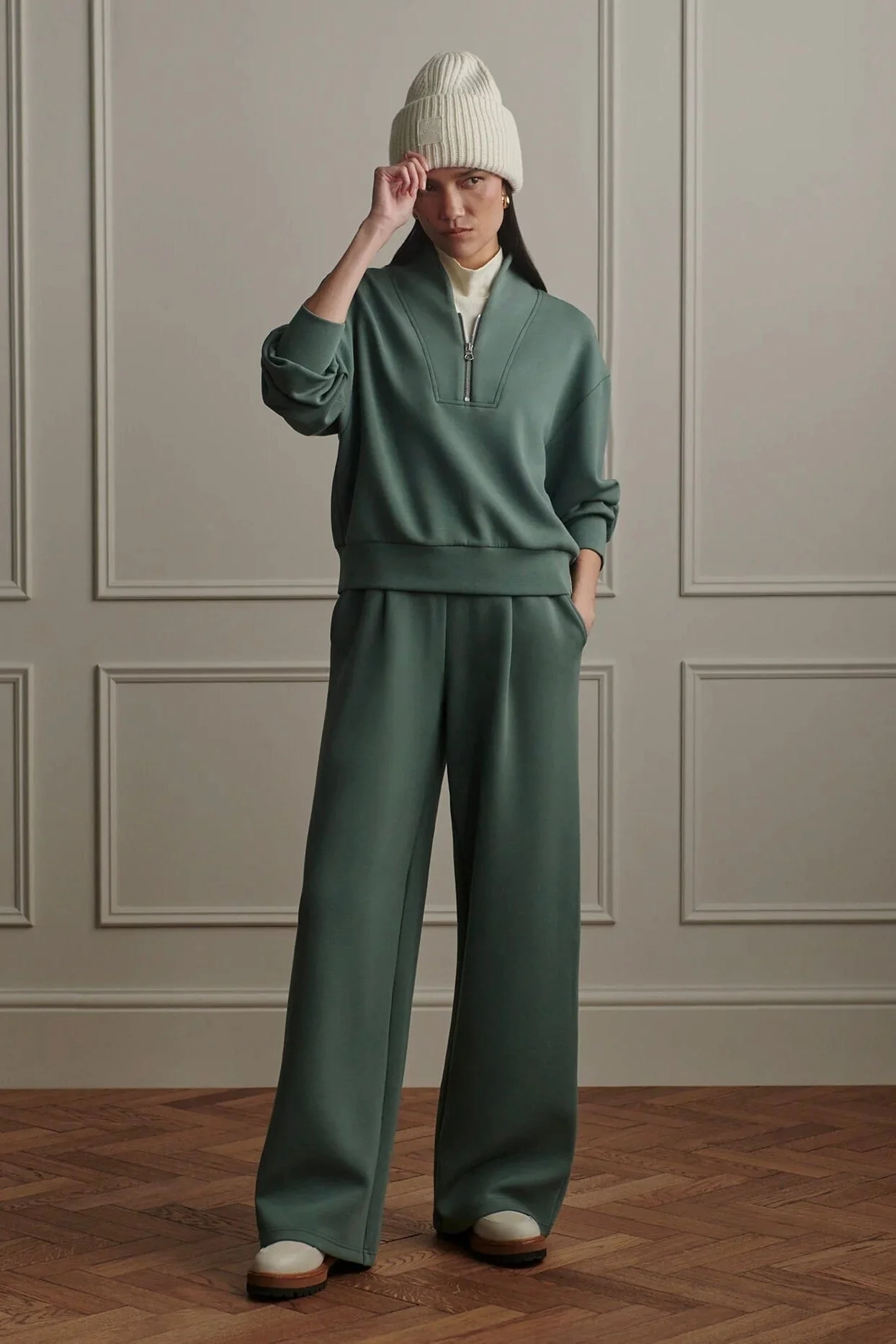 VARLEY | The Extra Wide Leg Pant - Dark Forest